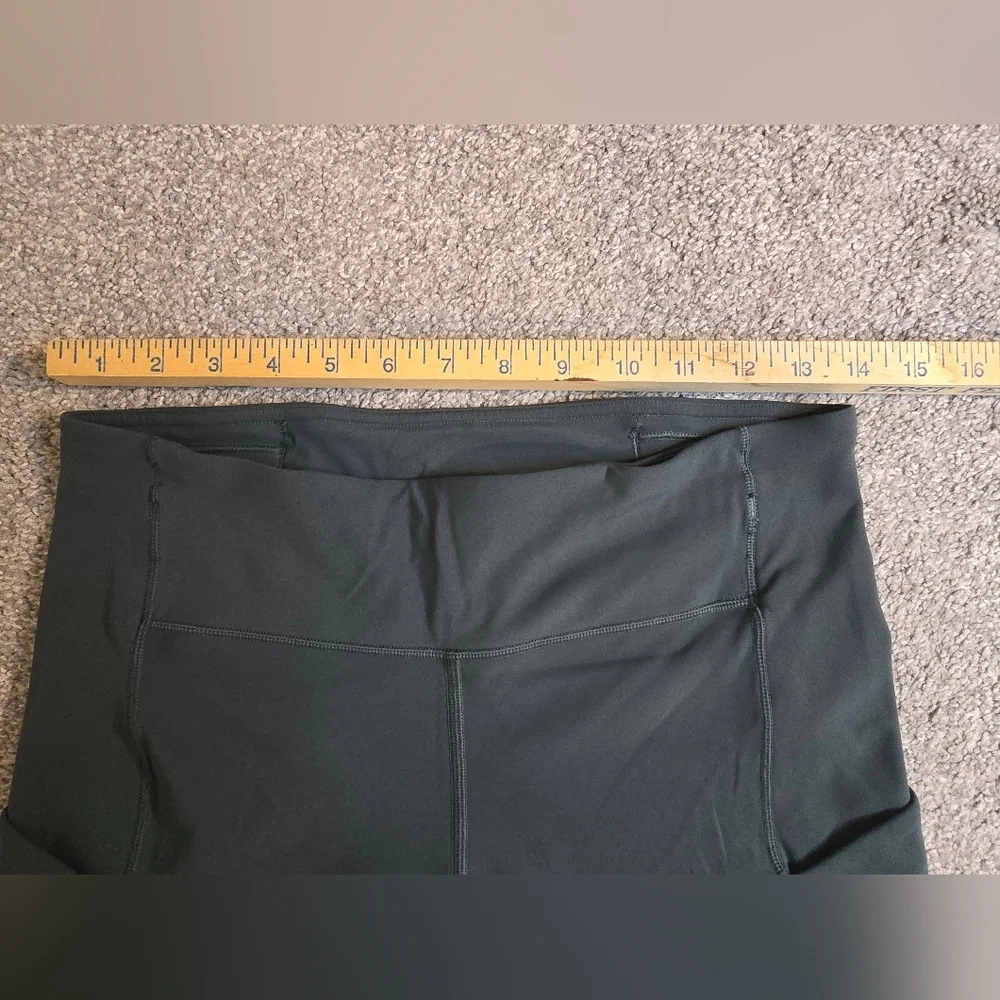 Lululemon 3/4 Leggings Pockets Deep Green EUC